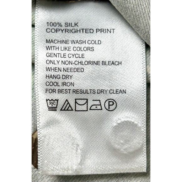 Tommy Bahama Shirt Men's 2XL Hawaiian Santa Print AOP Surfer Silk Camp Holiday - Picture 10 of 15